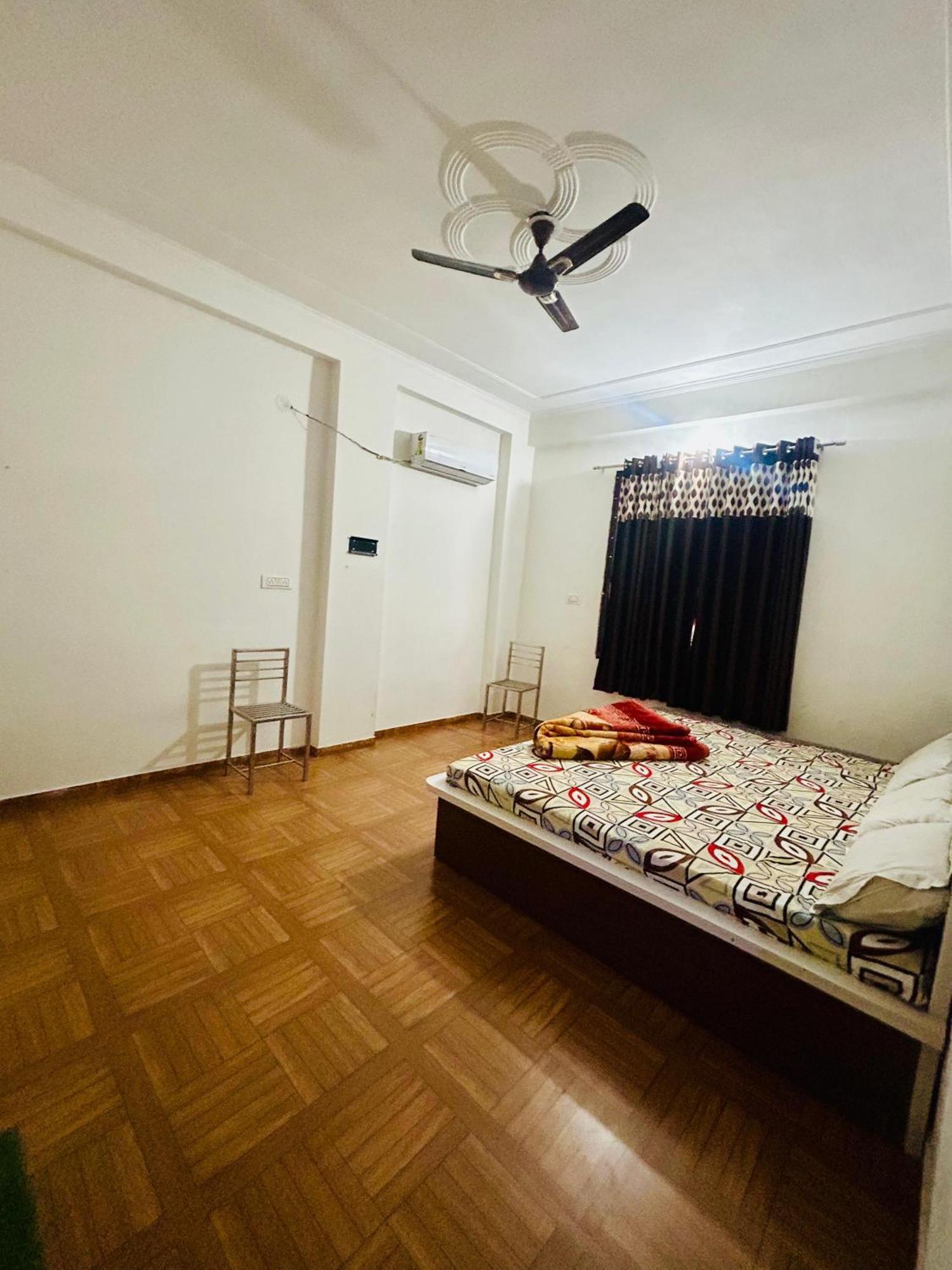 Milan Hotel & Restaurant Sikar Exterior photo